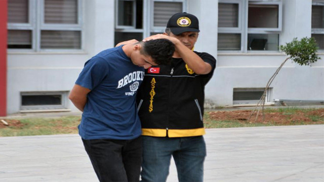 Adana'da köy muhtarının üvey oğlunu öldürdüğü öne sürülen 3 katil zanlısı tutuklandı! - Resim: 0