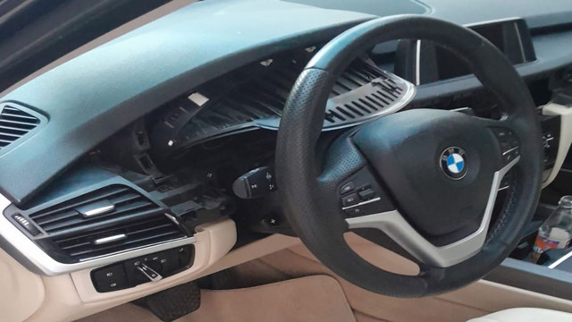 Küçükçekece'de 250 bin liralık hırsızlık! Lüks araçlardan gösterge panelini çaldılar - Resim: 1