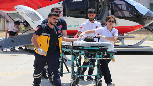 Diyarbakır'da bahçe havuzunda boğulan çocuk ambulans helikopterle hastaneye yetiştirildi - Resim: 0