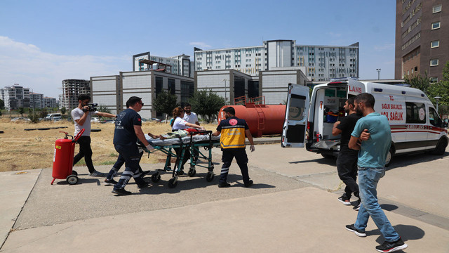 Diyarbakır'da bahçe havuzunda boğulan çocuk ambulans helikopterle hastaneye yetiştirildi - Resim: 1