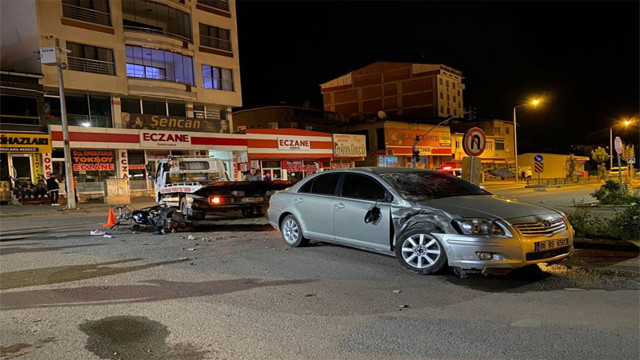 Erzurum'da korkunç kaza! Motosiklet otomobille çarpıştı: 1 ölü 1 yaralı - Resim: 0