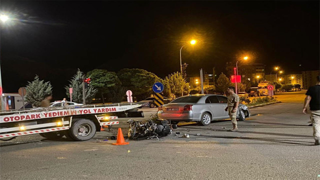 Erzurum'da korkunç kaza! Motosiklet otomobille çarpıştı: 1 ölü 1 yaralı - Resim: 1