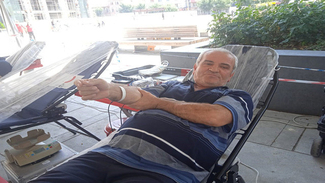 Dünya rekortmeni kan bağışçısı Afyonkarahisar'da! Ayaklı kan makinesi 500 ünite kan verdi - Resim: 0