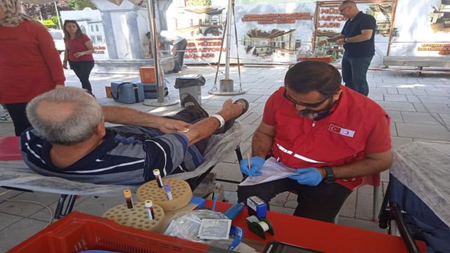 Dünya rekortmeni kan bağışçısı Afyonkarahisar'da! Ayaklı kan makinesi 500 ünite kan verdi - Resim: 1