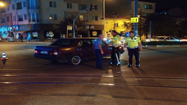 Trafik magandası aşırı hız yaptı, kurallara uymadı! 13 yaşındaki bisikletli kız çocuğuna çarptı - Resim: 0