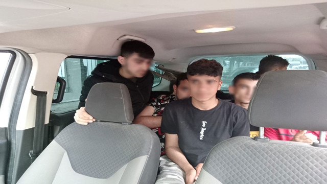 Kırklareli'nde polis ekipleri 53 kaçak göçmen yakalandı! - Resim: 0