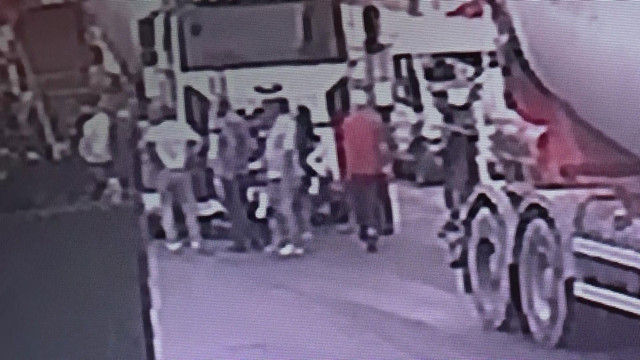 Pendik'te korkunç kaza! Yaşlı kadın beton mikserinin altında kaldı - Resim: 1