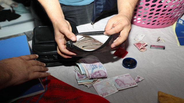 Mersin'de tefecilere geçit verilmedi! 5 milyon 360 bin lira ele geçirildi: 2 gözaltı - Resim: 0