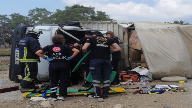 Yeni açılan yolda korkunç kaza! Antalya-Konya yolunda kamyon şarampole devrildi - Resim: 0