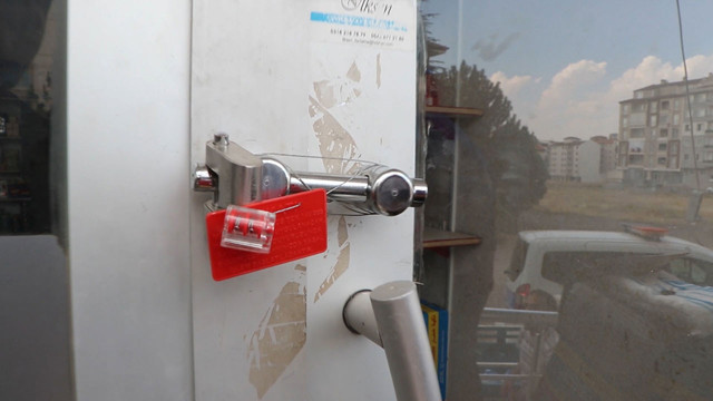 Zabıtalar yabancı uyruklulara geçit vermiyor! Ruhsatsız dükkan mühürlendi - Resim: 2