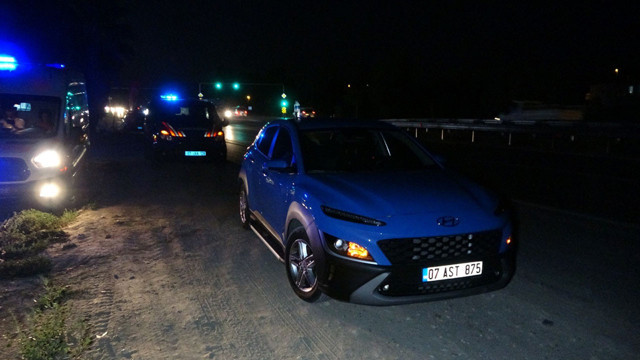 Trafiği faciaya sürükledi! Minibüsten kaçmak isterken ters şeride girdi - Resim: 1