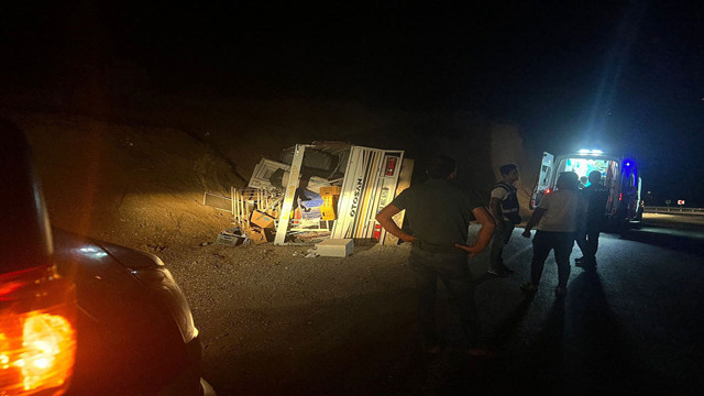 Adıyaman'da korkunç kaza! Kontrolden çıkan kamyonet devrildi - Resim: 0