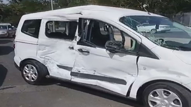 Ankara'da trafik kurallarını ihlal eden belediye otobüsü otomobile çarptı! - Resim: 1