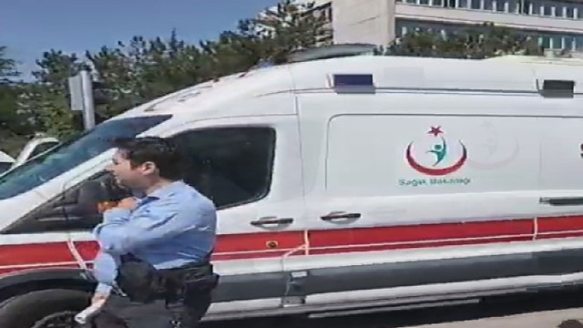 Ankara'da trafik kurallarını ihlal eden belediye otobüsü otomobile çarptı! - Resim: 0