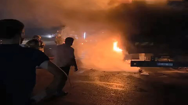 Arı yüklü kamyon alev alev yandı! Arıların tamamı telef oldu - Resim: 0