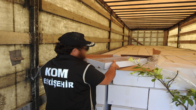 Eskişehir'de kaçak sigara operasyonu! 4 milyon dal bandrolsüz sarılmış sigara ele geçirildi - Resim: 0