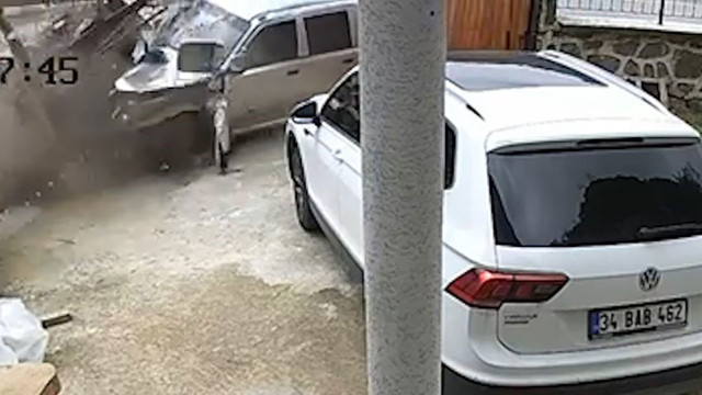 Rize'de feci kaza! Kamyonet bahçe duvarına çarptı: 2 kişi yaralandı - Resim: 0