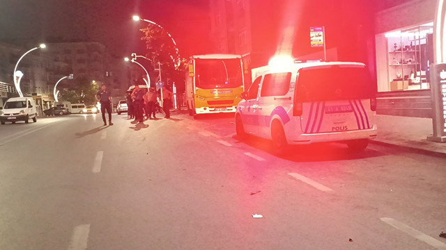 Kocaeli'de korkunç kaza! Otomobil ve motosiklet birbirine girdi, otomobil sürücüsü kaçtı - Resim: 1