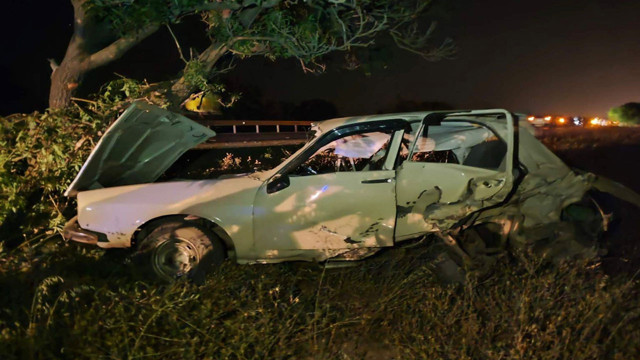 Karaman'da korkunç kaza! 2 otomobil birbirine girdi: 6 yaralı - Resim: 0