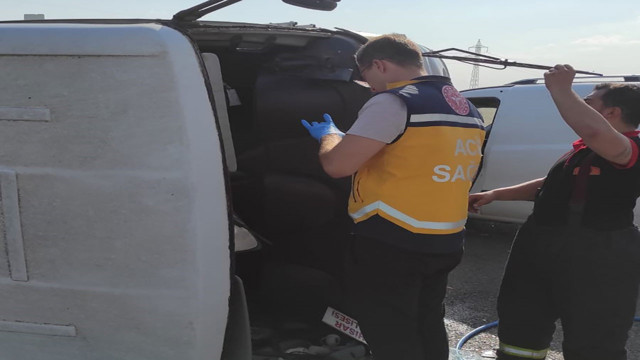 Kırklareli'nde minibüs ve hafif ticari araç kafa kafaya çarpıştı: 3 yaralı - Resim: 1