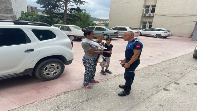 Bilecik'te zabıtalardan vatandaşları rahatsız eden dilencilere ceza! - Resim: 0