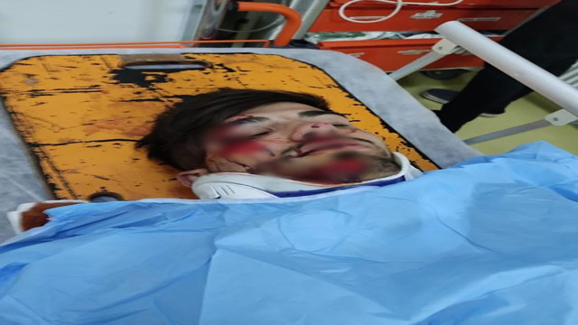 Ağrı'da ehliyetsiz sürücü polis arabasına çarptı! İkazlara uymayınca yaralandı - Resim: 2