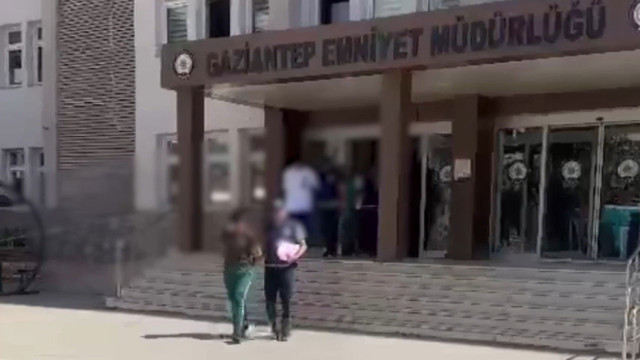 Kendilerini polis olarak tanıtıp vatandaşı 8 bin dolar dolandıran 4 kişi yakalandı! - Resim: 0