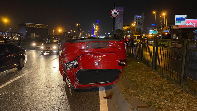Zincirlikuyu'da feci kaza! Taksiye çarpan otomobil takla attı: 2 yaralı - Resim: 1