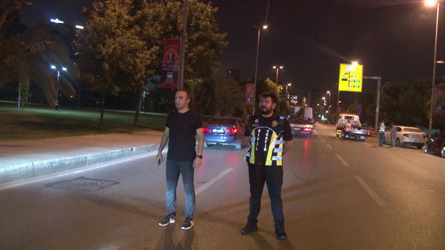 Kadıköy'de denetime takılan alkollü sürücü muhabirlerden isteği ile herkesi güldürdü! - Resim: 2