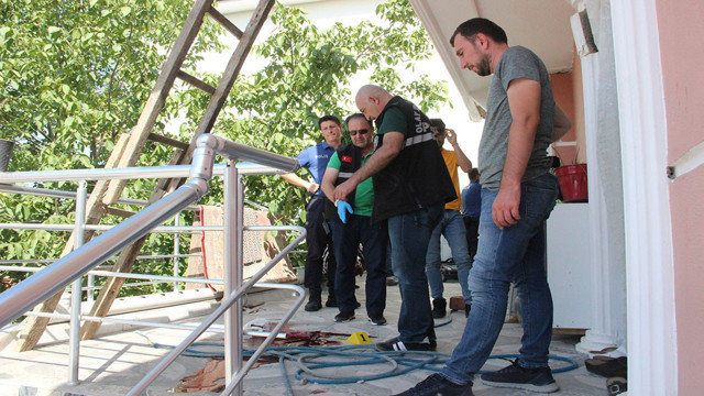 Karaman'da tadilat yapan usta çatıdan balkona düştü, ağır yaralandı! - Resim: 0