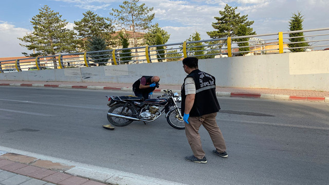 Karaman'da acı kaza! Aydınlatma direğine çarpan motosiklette 20 yaşındaki genç hayatını kaybetti - Resim: 0