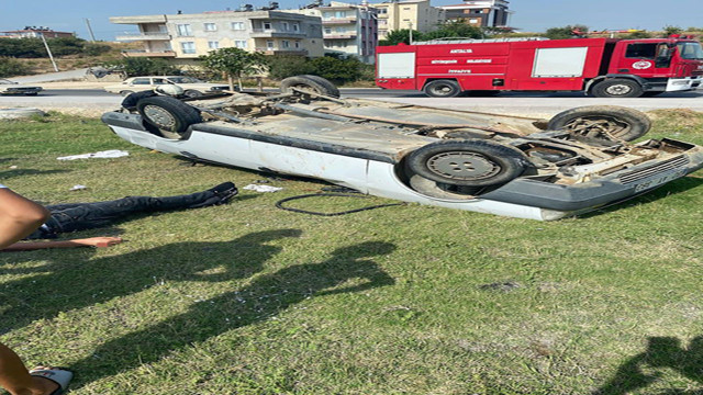 Antalya'da yoldan çıkan otomobil devrildi: 1 yaralı - Resim: 1