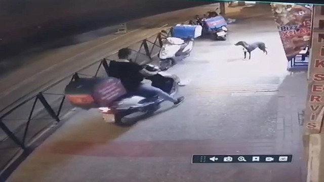Anahtarını unutan kurye motorunu hırsıza kaptırdı! O anlar güvenlik kamerasına yansıdı - Resim: 2