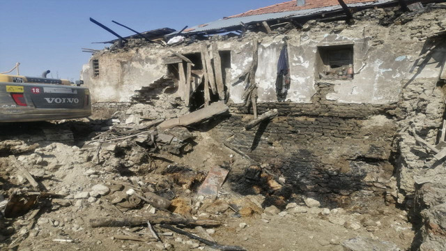 Isparta'da sahibinin gözünün önünde yanan ev küle döndü! - Resim: 1