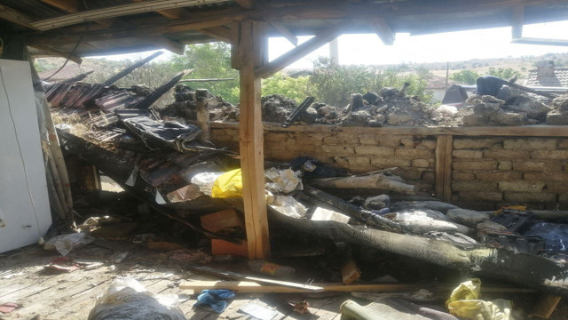 Isparta'da sahibinin gözünün önünde yanan ev küle döndü! - Resim: 2