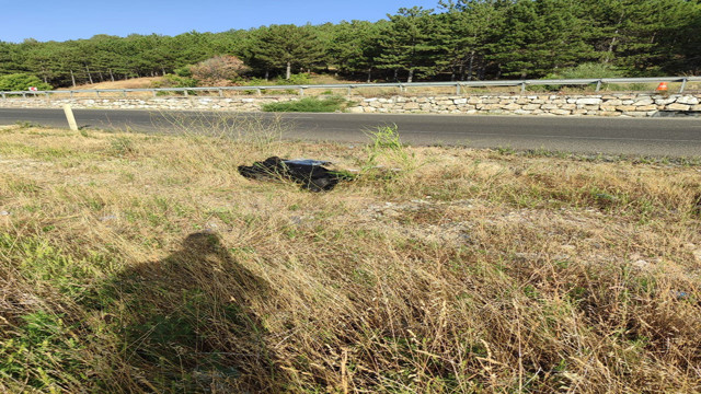 Uşak'ta acı kaza! Yoldan çıkan otomobil bariyerlere çarptı: 2 ölü - Resim: 1