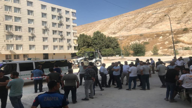 Şanlıurfa'da iş makinasının altında kalan kadın feci şekilde can verdi! - Resim: 0