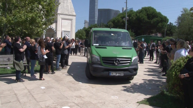 Odasında ölü bulunan ünlü doktor son yolculuğuna uğurlandı - Resim: 1