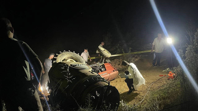 Devrilen traktörün altında can verdi! Cesedi gece bulundu - Resim: 0