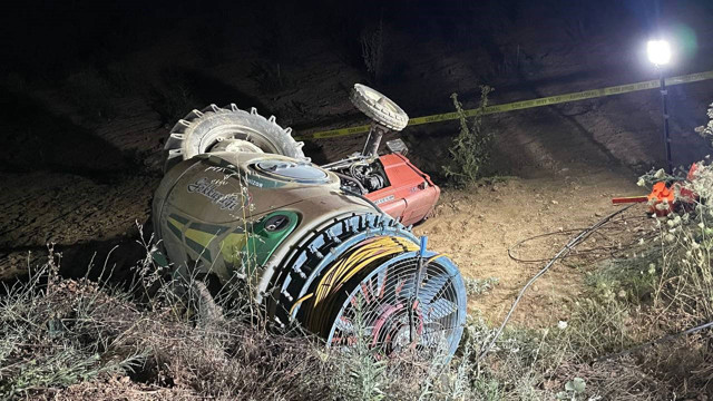 Devrilen traktörün altında can verdi! Cesedi gece bulundu - Resim: 2