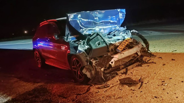 Çorum'da traktörle çarpışan otomobil hurdaya döndü! 3 kişi yaralandı - Resim: 0