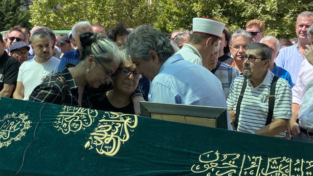 Odasında ölü bulunan ünlü doktor son yolculuğuna uğurlandı - Resim: 0