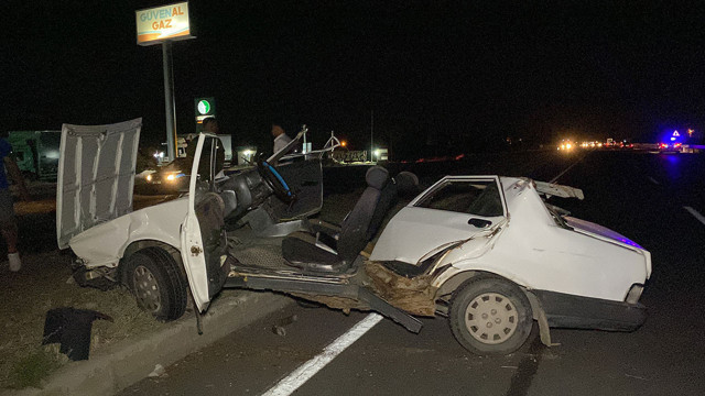 Tıra arkadan çarpan araç paramparça oldu: 1 ağır yaralı - Resim: 2