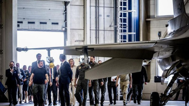 Zelenskiy, Hollanda başbakanı ile F-16 selfiesi paylaştı! 42 jet ve bu sadece bir başlangıç - Resim: 0