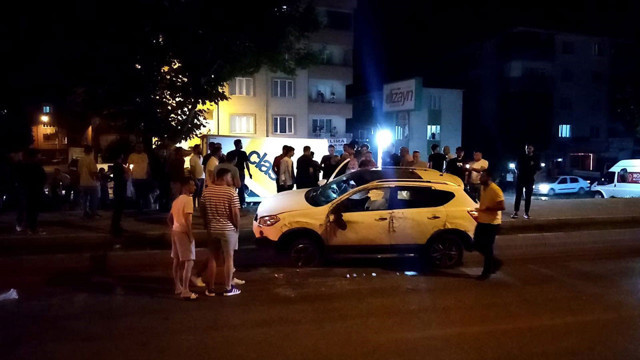 Bursa'da otomobil ve cip çarpıştı! Refüje çarparak devrildi: 5 yaralı - Resim: 2