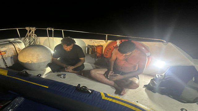 Bodrum'da lastik botla kaçmaya çalışan 49 düzensiz göçmen yakalandı! - Resim: 1