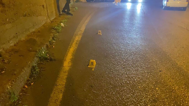 Silahlı saldırıdan kaçmaya çalışırken aracıyla 100 metre uçup evin çatısına girdi! - Resim: 4