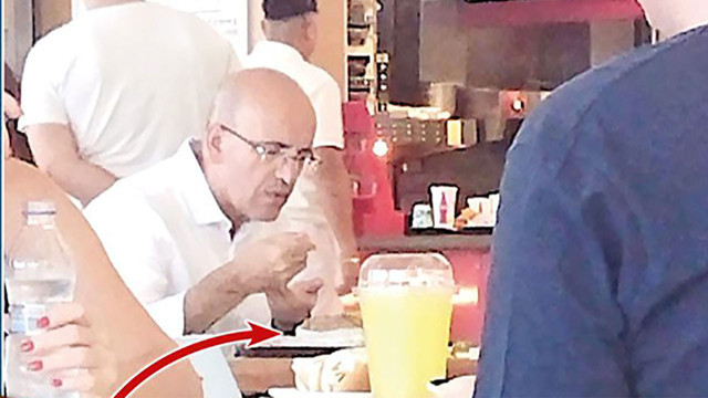 Hazine Bakanı Mehmet Şimşek kumpircide! Sade vatandaş gibi geldi, sırasını bekledi - Resim: 1