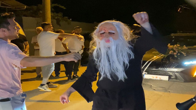 Bursa'da damat eğlencesi akılları aldı! Kostümlü halleriyle film sahnelerini aratmadılar - Resim: 1