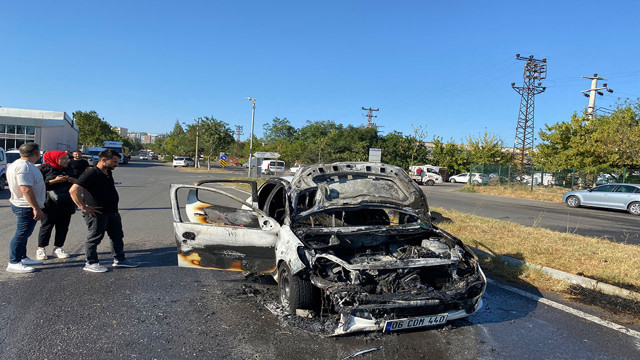 Şanssızlığın bu kadarı! Yeni aldığı otomobili gözlerinin önünde alev alev yandı - Resim: 2